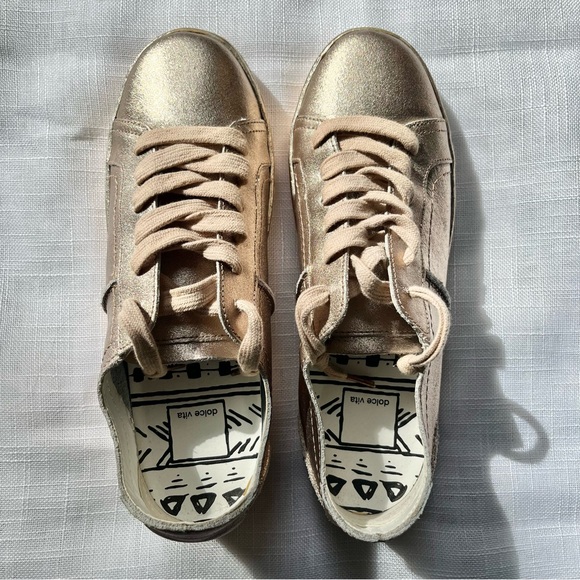 🆘 3/$30 🆘 Sz 7.5 — NEW Dolce Vita gold sneakers — brand new no tags - Picture 2 of 11